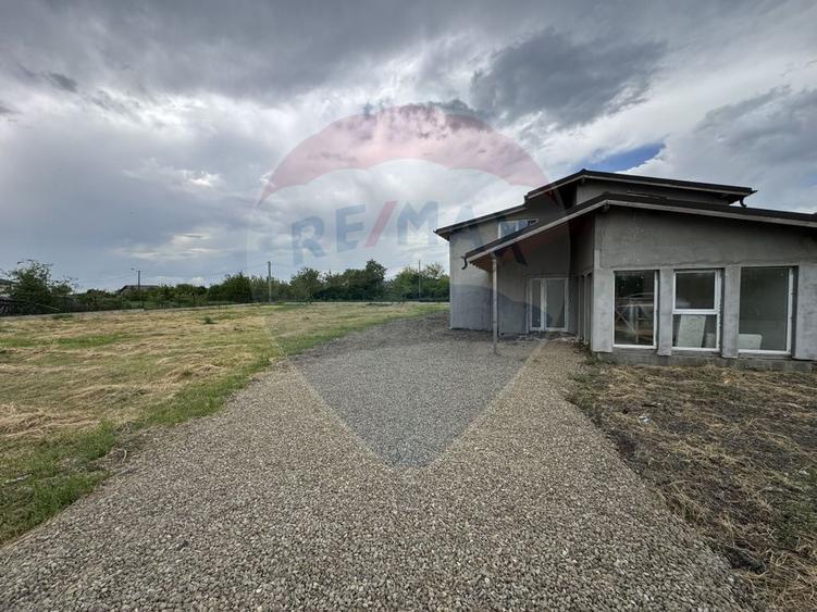 Casă / Vilă cu 6 camere de vânzare
