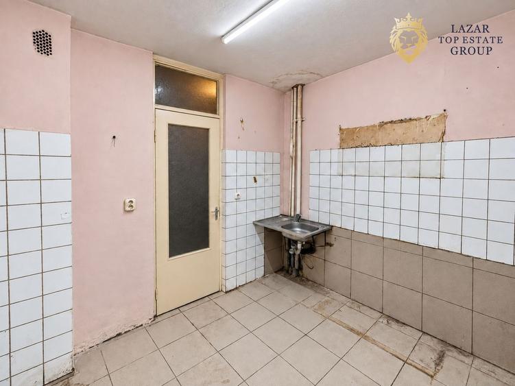 Apartament 2 camere zona 300 de vanzare