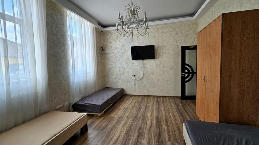 Apartament 2 camere 50 mp utili parter la curte zona Centrul Istoric