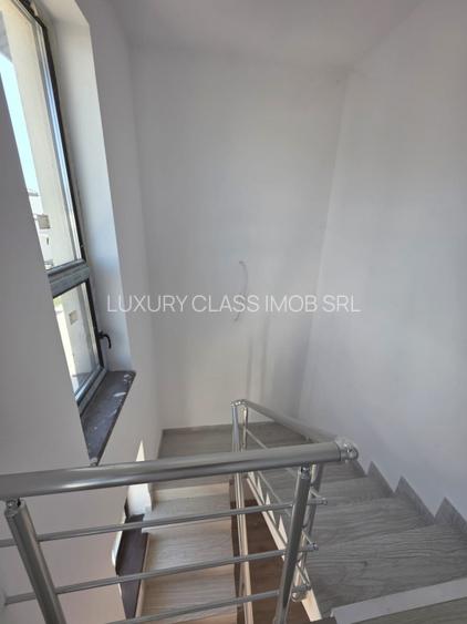 Vanzare Vila Individuala/Cristalului/5 camere id nr 54 - 12