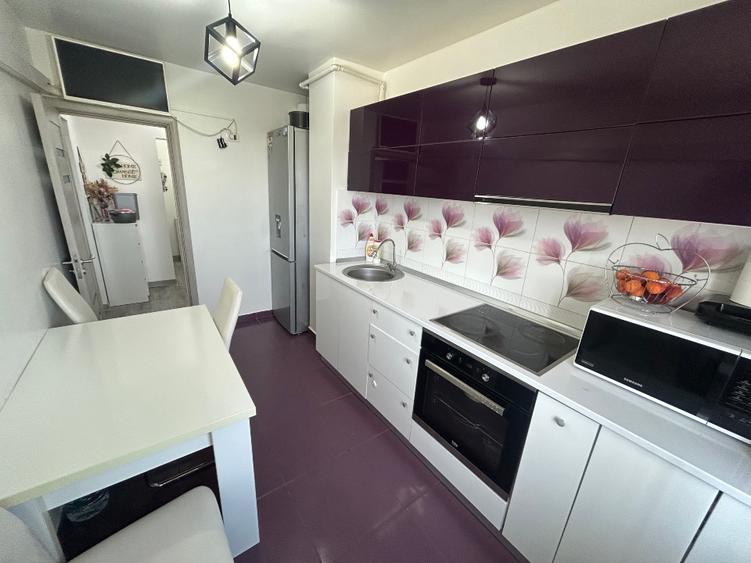 Vând apartament cu 3 camere zona Doraly