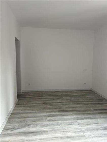 Vanzare casa 3 camere, 2 bai, curte 300 mp, Parc Bazilescu, renovata integral