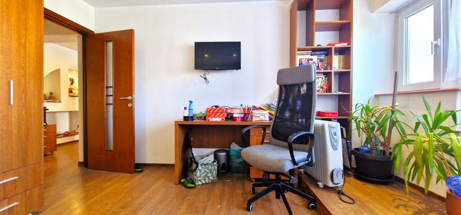 Apartament cu 3 camere - Spatiu mobilat de birouri - Bd. Unirii 7