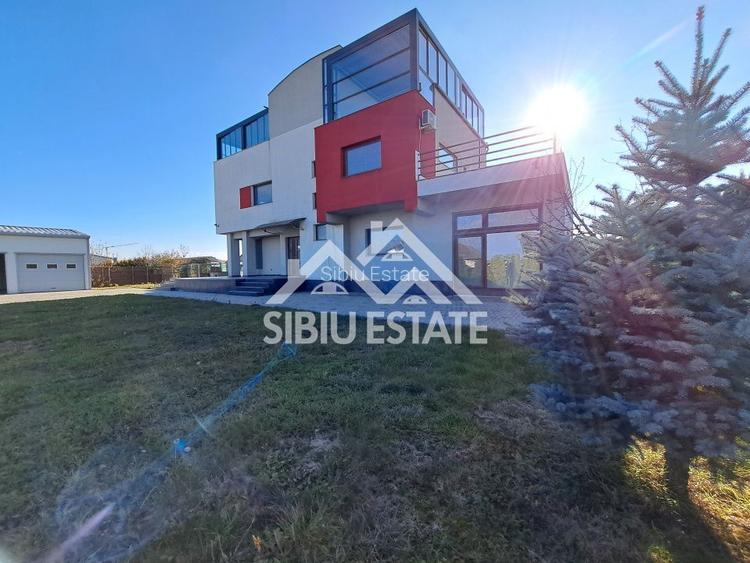 Casa cu 4 garaje, terase panoramice, teren mare - 29