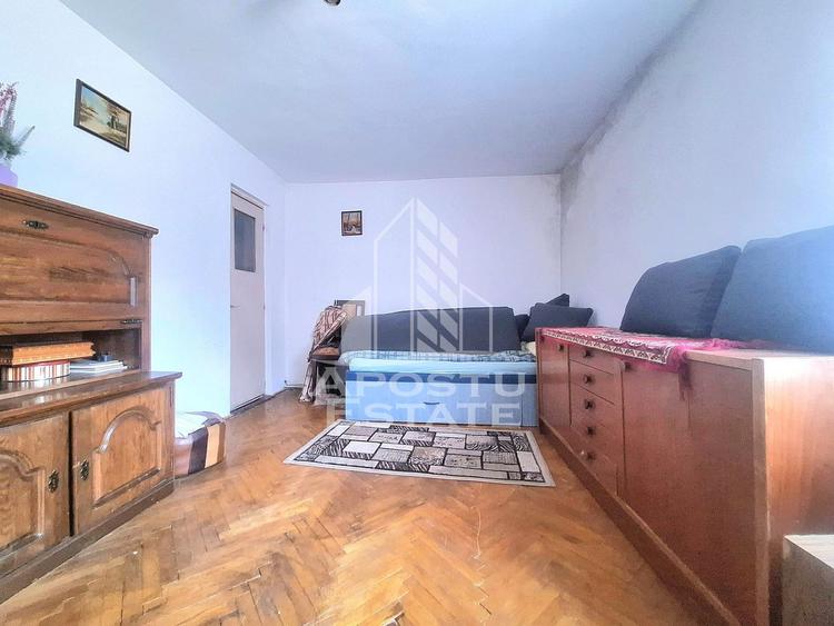 Casa individuala cu 5 camere si terasa, zona linistita Sanicolaul Mic