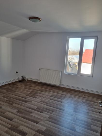 Proprietate generoasa- Casa cu 4 dormitoare si o curte mare