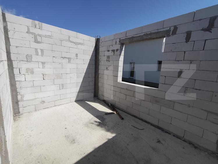 Casa de vanzare, la rosu, 3 camere, 90 mp, in Les