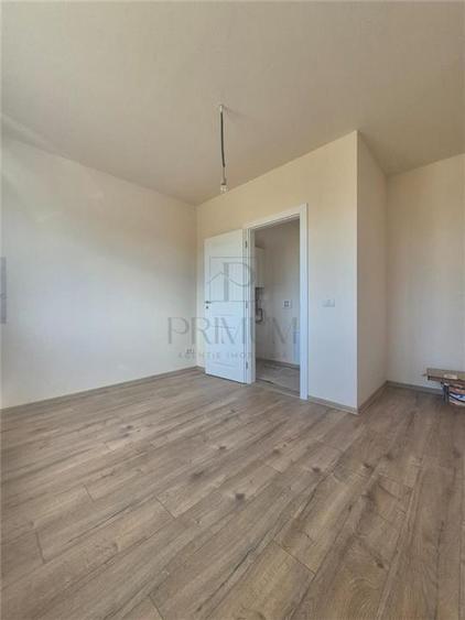 CASA INDIVIDUALA - SUPERBA - APROAPE DE CENTURA