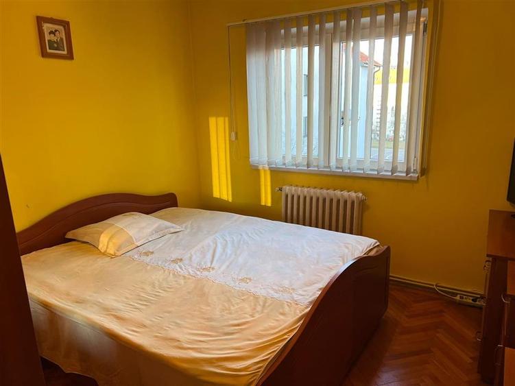 Apartament decomandat 3 camere etaj intermediar Vasile Aaron
