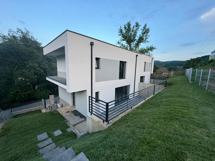 De vânzare - Duplex cu 4 camere semifinisat - Tăuți - 160 mp util - Florești