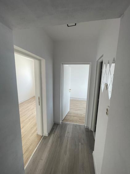 Apartament 3 camere, renovat, într-o zonă liniștită – Beclean