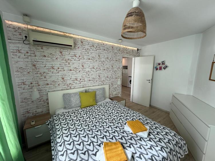 UNIVERSITATE, 2 camere, etaj 3, 50 mp, centrala proprie, mobilat, renovat