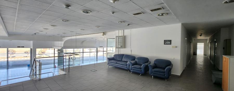 Showroom auto, construcții 6500 mp, teren 31.350 mp, deschidere 176 ml la DN 1!