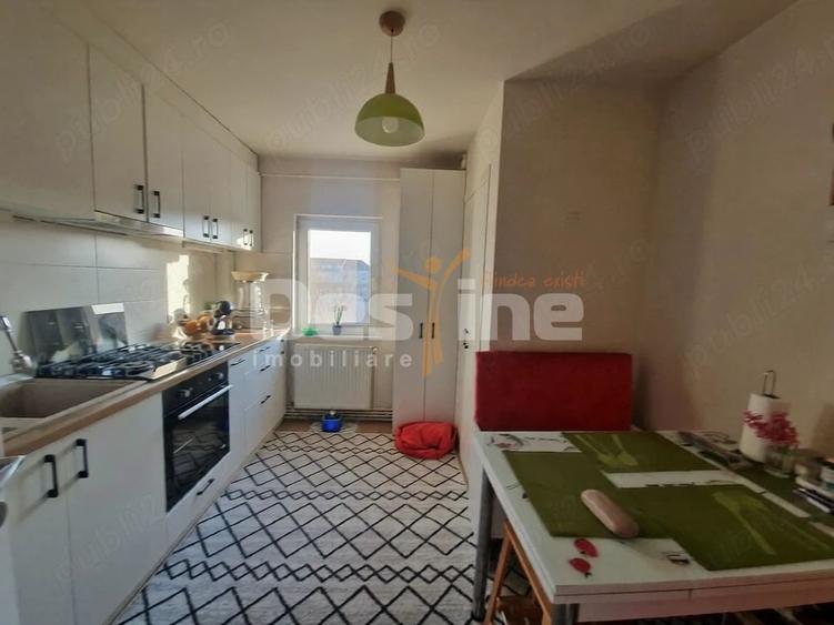 Apartament 3 camere de vanzare
