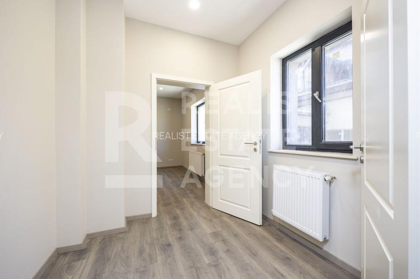 Vilă 8 camere, potrivită pentru birouri, echipe IT, avocați,zona 1 Mai - 9
