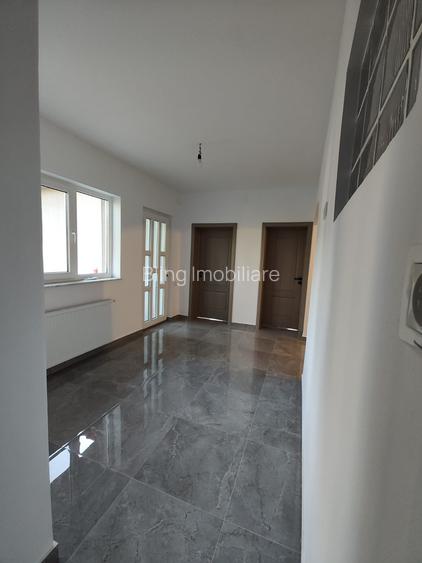 Spațiu birouri, 7 camere, curte, garaj, panouri fotovoltaice, Parcul Armătura - 16