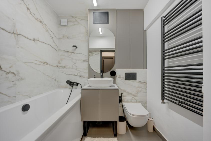 Apartament cu vedere spectaculoasă, 3 camere, 2 băi, bloc 1979, Universitate!