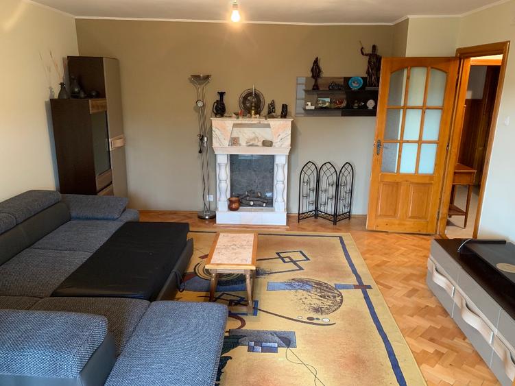 Proprietar închiriez apartament cu 3 camere în zona Lunei + boxa si garaj