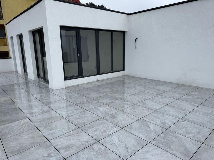Duplex semifinisat, zona Donath Park