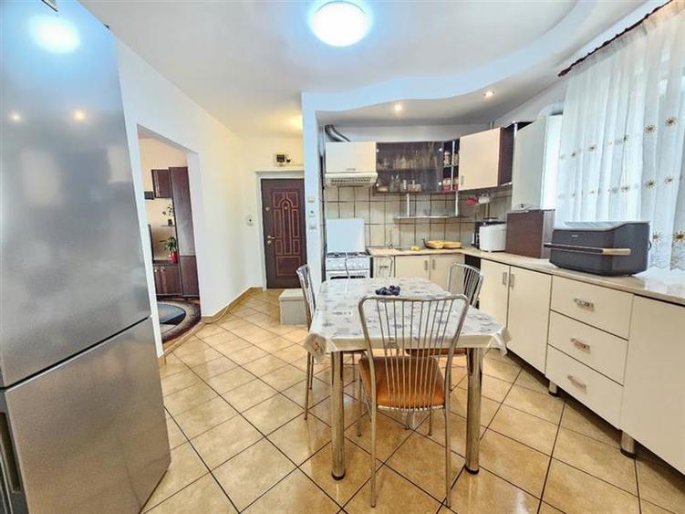 Apartament 3 camere 2 bai Tudor etaj 2
