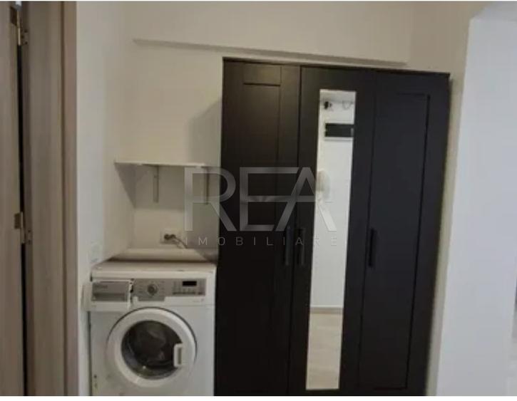 Ap 2 camere decomandat - parcare subterană inclusa- centrala termica- metrou