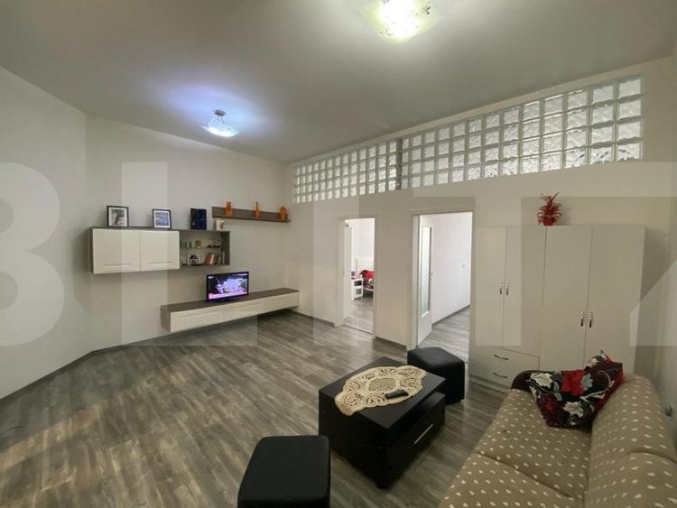 Apartament de 3 camere, decomandat, 74 mp, zona Piata Unirii