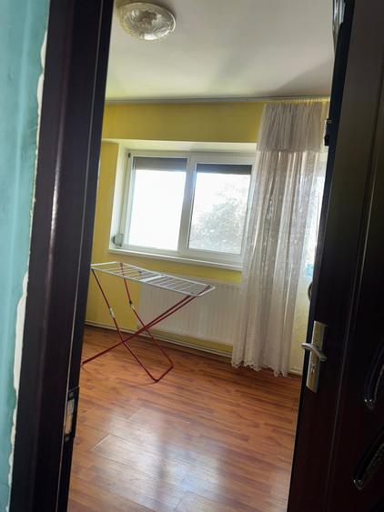Etaj 1. Apartament 4 camere, confort 1 decomandat, zona Plantelor.