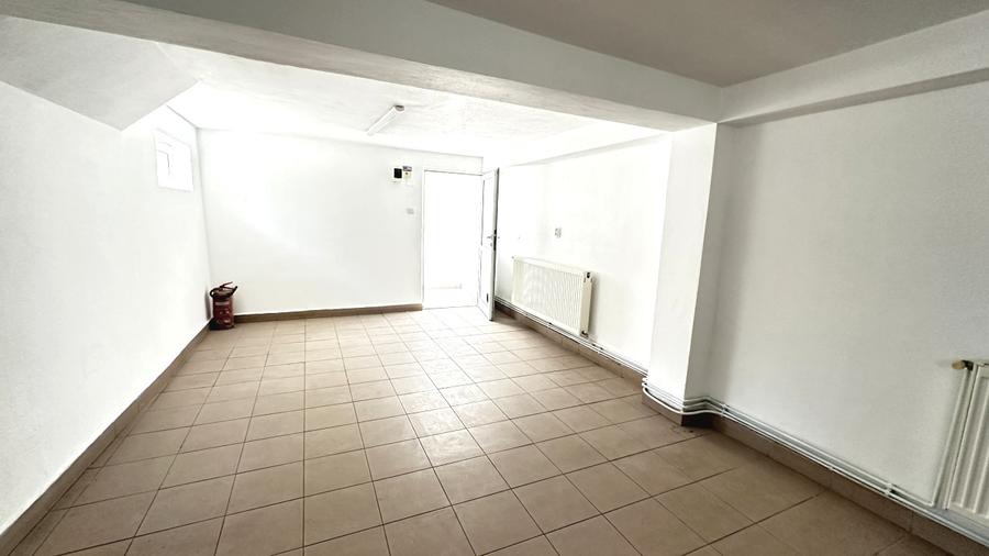 Spatiu Comercial 105 mp Finisat la Bulevard cu vad comerc loc parcare