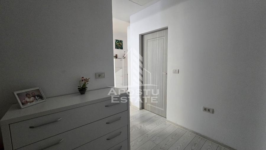 Casa individuala de vanzare cu 4 camere, 2 bai, terasa si foisor, Sag