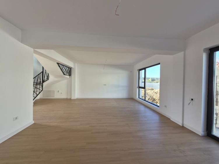 Vila Individuala 5 camere, dormitor parter LA CHEIE!