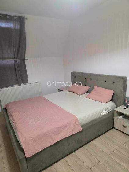 Proprietar vand apartament 3 camere  - 4