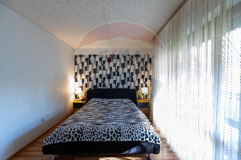 Apartament de vanzare cu 4 camere decomandat, Aleea Ghioceilor