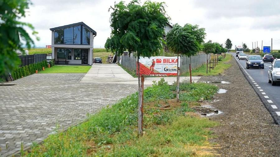DUMBRAVENI - SUCEAVA,Spatiu comercial P+M si spatiu de depozitare + teren 2