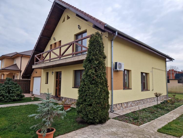Mosnita Veche - Casa individuala cu 3 dormitoare si 2 garaje
