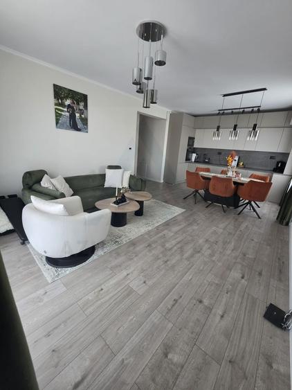 Apartament ultrafinisat 72 mp utili 3 camere 2 bai lift C. Surii Mici
