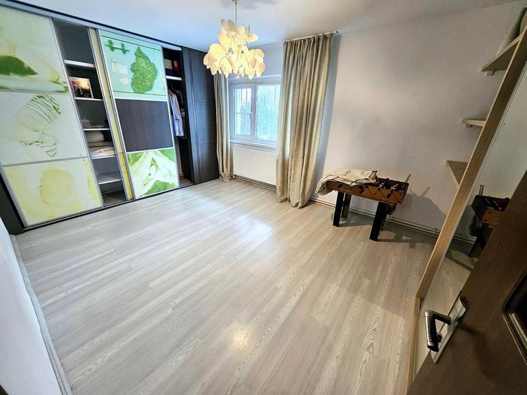 5 camere ultracentral in Navodari