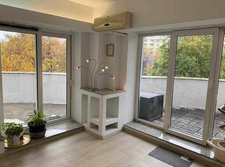 UNIRII,locatie exceptionala-n inima Capitalei,stradal,monolit,parcare,terase,sud