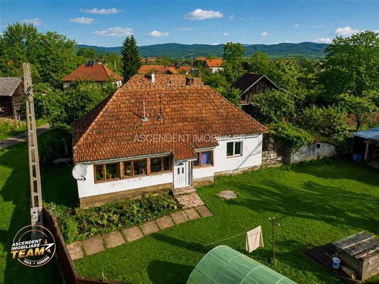 Gospodarie cu anexa, pivnita, iaz cu pesti si 2.280 mp de teren fertil Lemnia, C - 19
