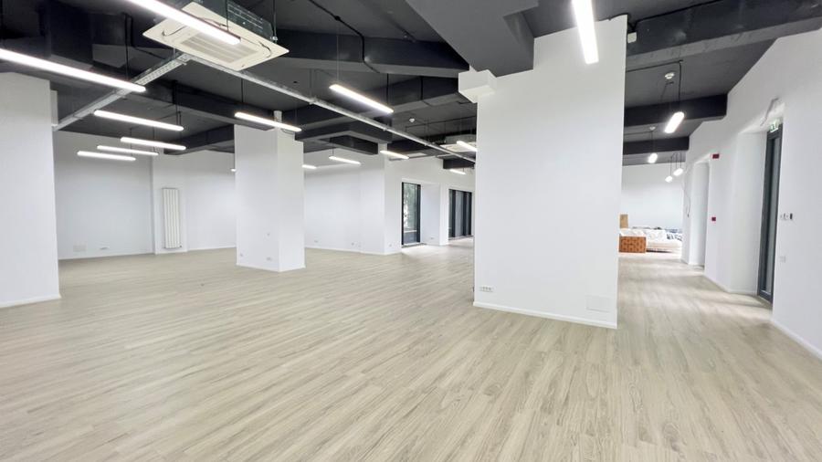 Spatiu comercial 270 mp de vanzare – Iuliu Maniu, vitrina pe doua laturi