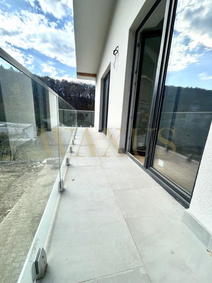 Duplex de vânzare, 4 camere, 3 băi, zona Tauti