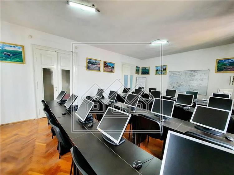 Spatiu de birouri - cladire integrala - curte 50 mp - Centru
