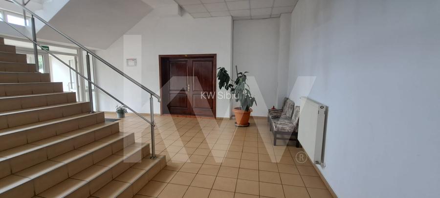 De Închiriat ,spațiu comercial/birouri – parter, acces stradal direct - 8