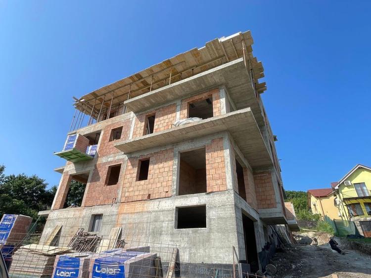 Apartament generos de 4 camere – 127 mp, 4 balcoane, 2 bai, bloc nou