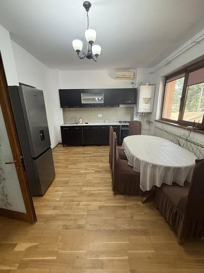 De închiriat apartament 3 camere 85 mp + terasa etaj 1