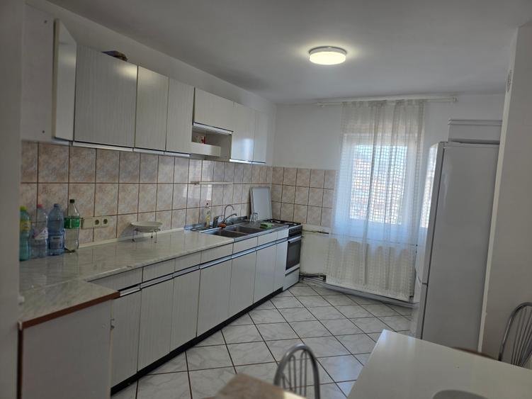 Inchiriez apartament 3 camere Dorobanti Deva
