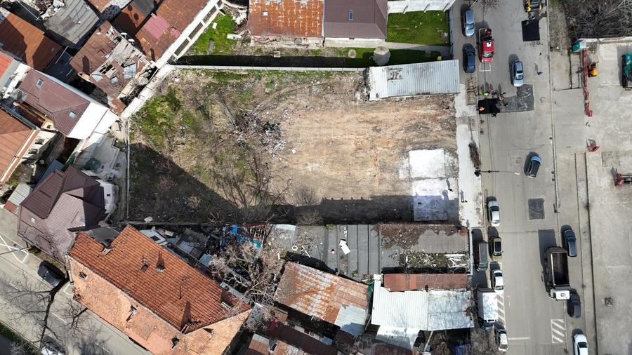 Teren 1387 mp cu front 27 ml, liber de construcții, zona Uranus - Piața de Flori