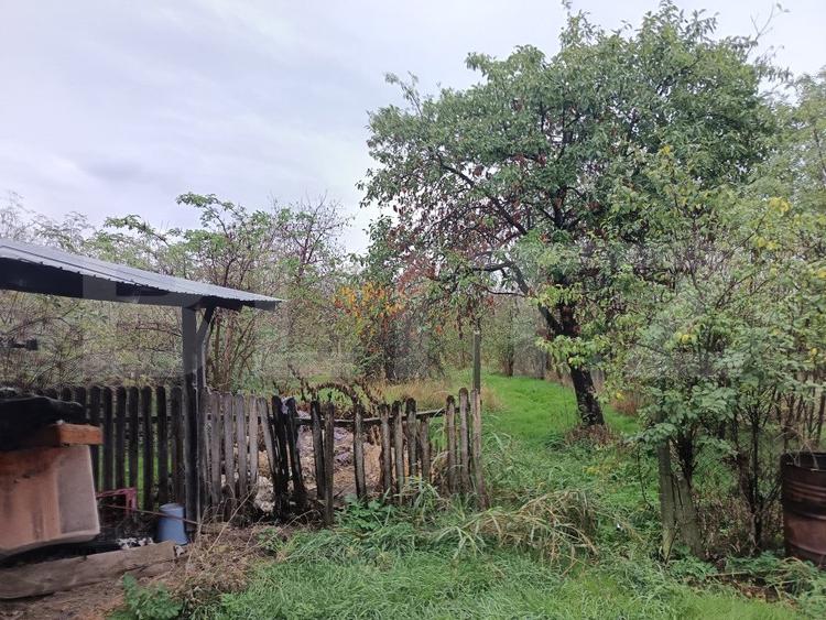 Casa renovabila,  cu un teren 2000 m,  intr-o zona linistita!