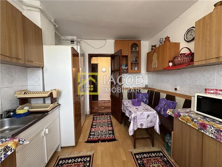 Apartament 3 camere decomandate – Str. Metalurgiei, Bacău