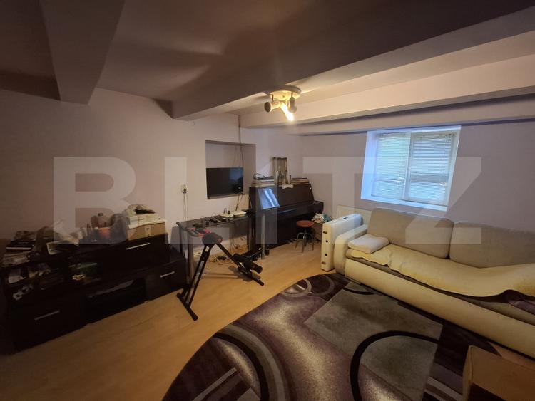 Casa cu 3 camere, 218 mp, zona Lazuri