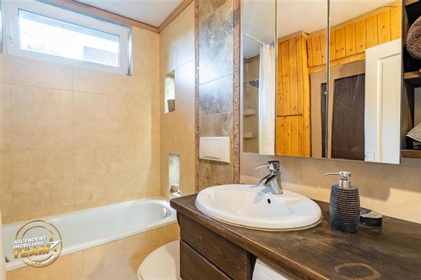 Casa familiala cu: teren 2.822 mp intravilan, sauna, atelier, terasa, Central C